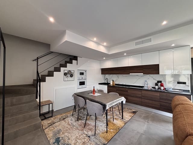 2 slaapkamer Villa te koop in Villamartin, Orihuela met zwembad garage - € 434.950 (Ref: 9815001)