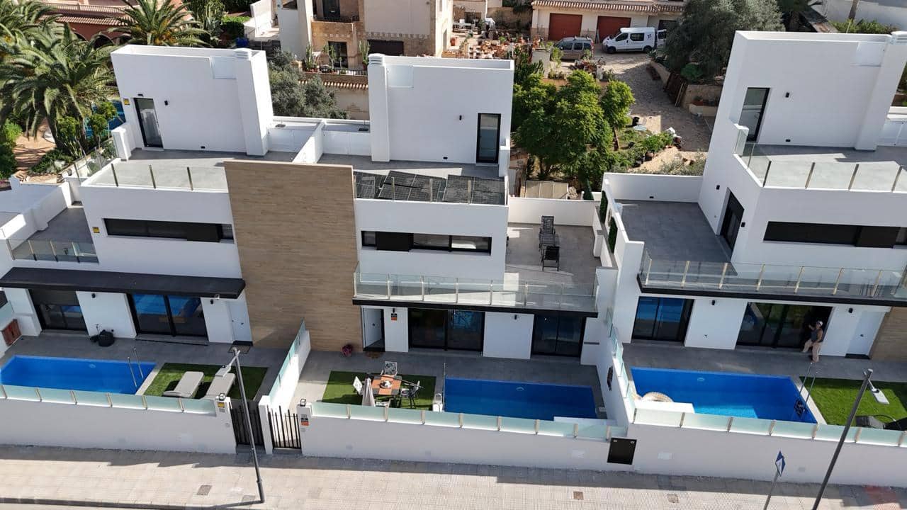 2 slaapkamer Villa te koop in Villamartin met zwembad garage - € 434.950 (Ref: 9815001)