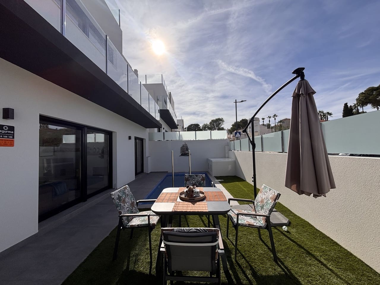 2 slaapkamer Villa te koop in Villamartin met zwembad garage - € 434.950 (Ref: 9815001)