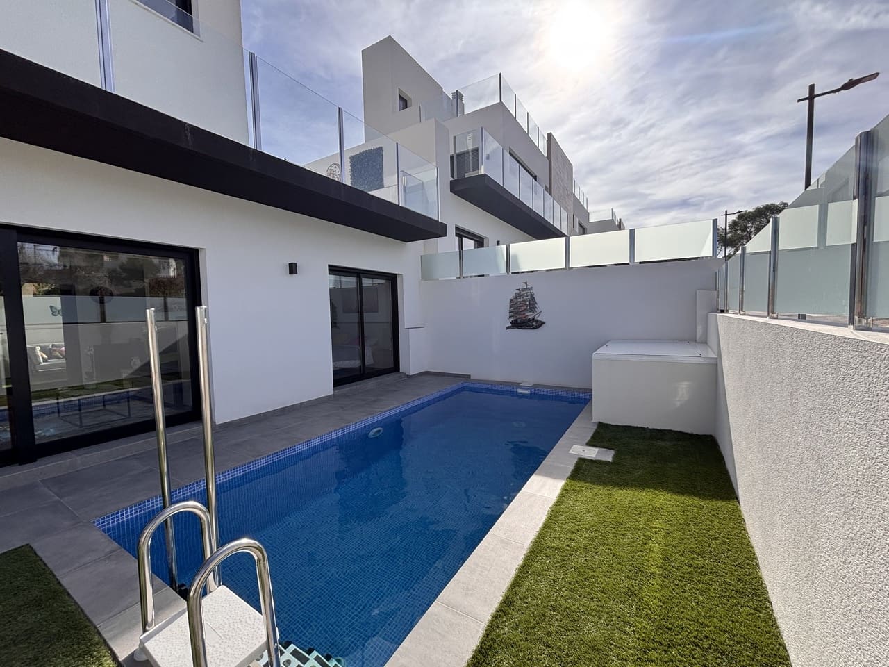 2 slaapkamer Villa te koop in Villamartin met zwembad garage - € 434.950 (Ref: 9815001)