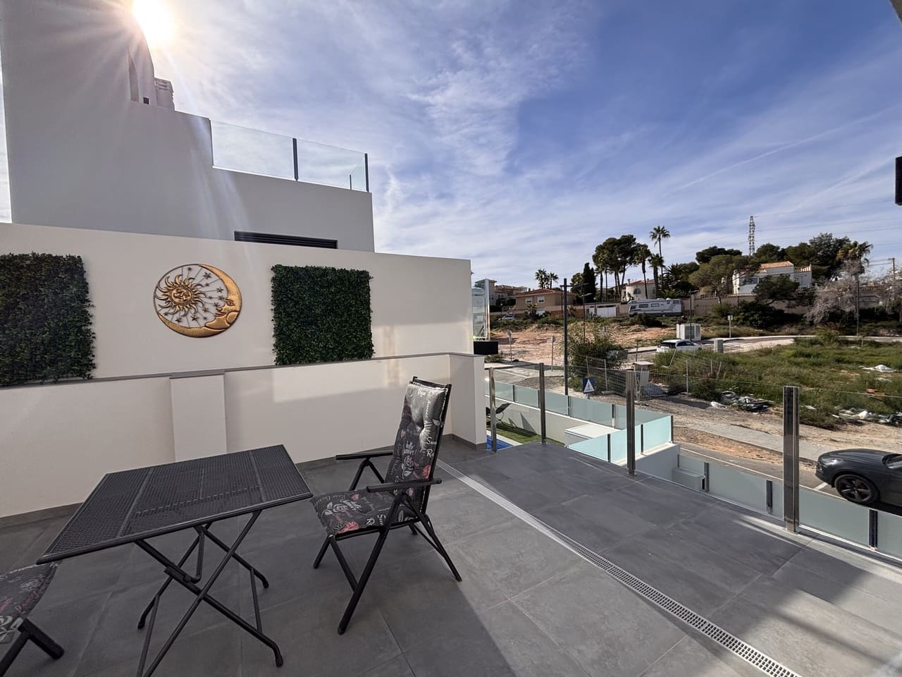 2 slaapkamer Villa te koop in Villamartin met zwembad garage - € 434.950 (Ref: 9815001)
