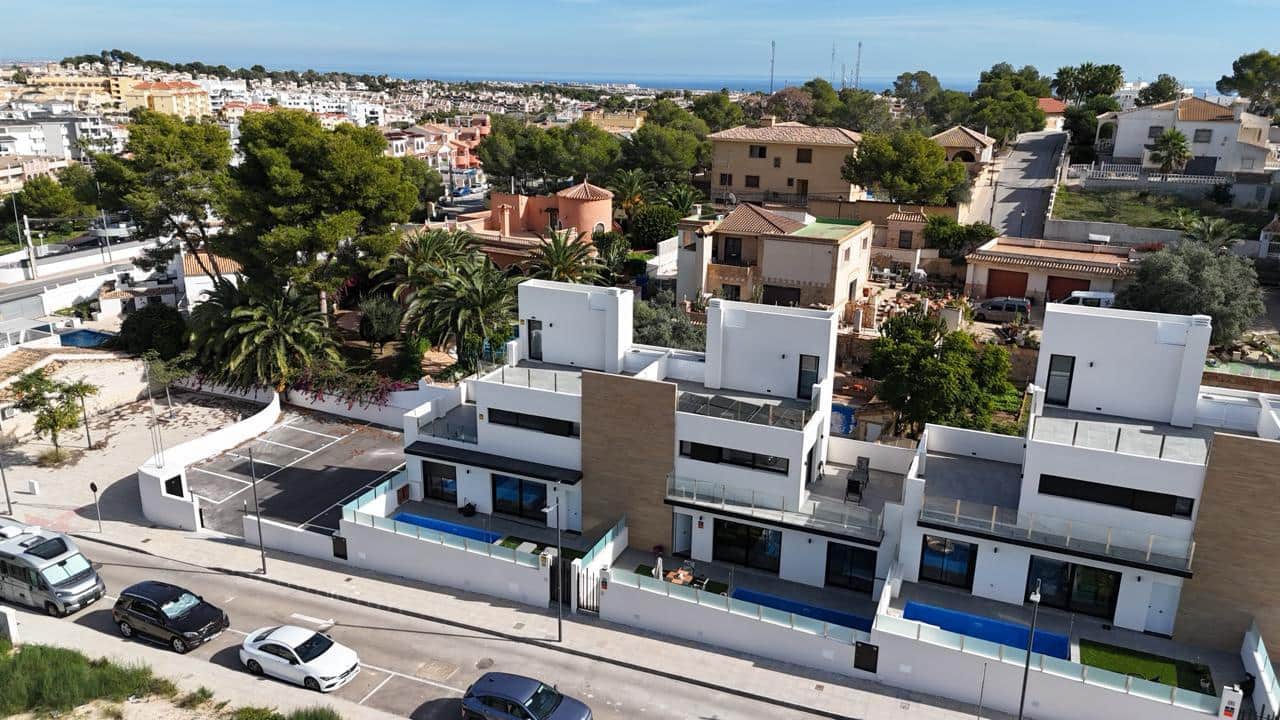 2 slaapkamer Villa te koop in Villamartin met zwembad garage - € 434.950 (Ref: 9815001)