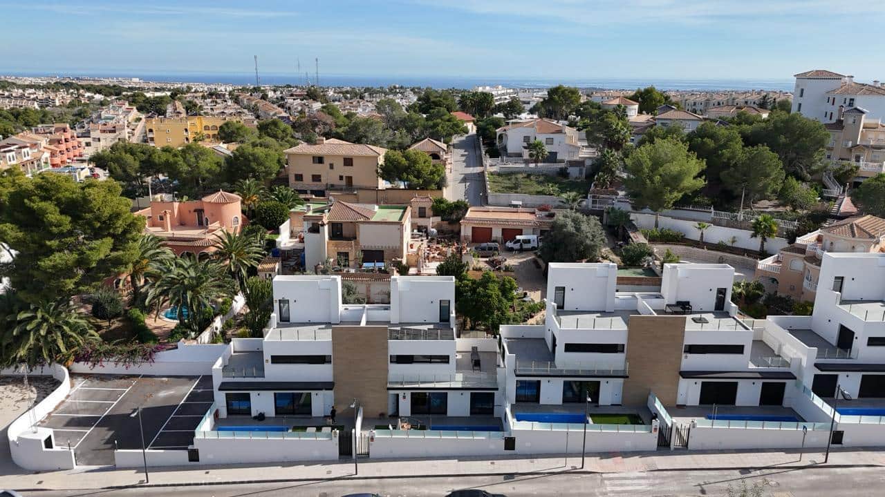 2 slaapkamer Villa te koop in Villamartin met zwembad garage - € 434.950 (Ref: 9815001)