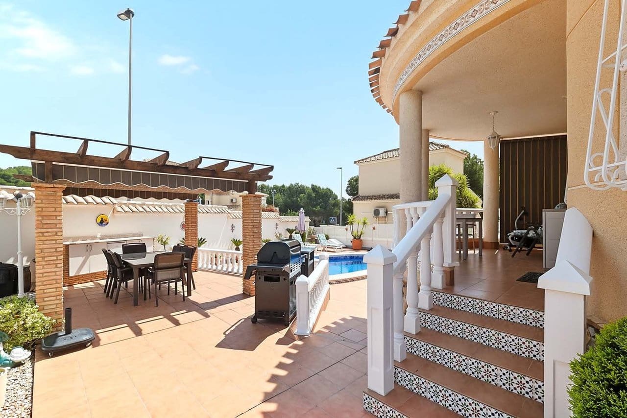 4 Zimmer Villa zu verkaufen in Pinar de Campoverde mit Pool - 329.950 € (Ref: 9815722)