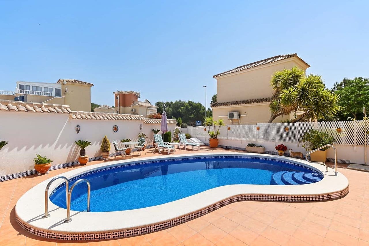 4 Zimmer Villa zu verkaufen in Pinar de Campoverde mit Pool - 329.950 € (Ref: 9815722)
