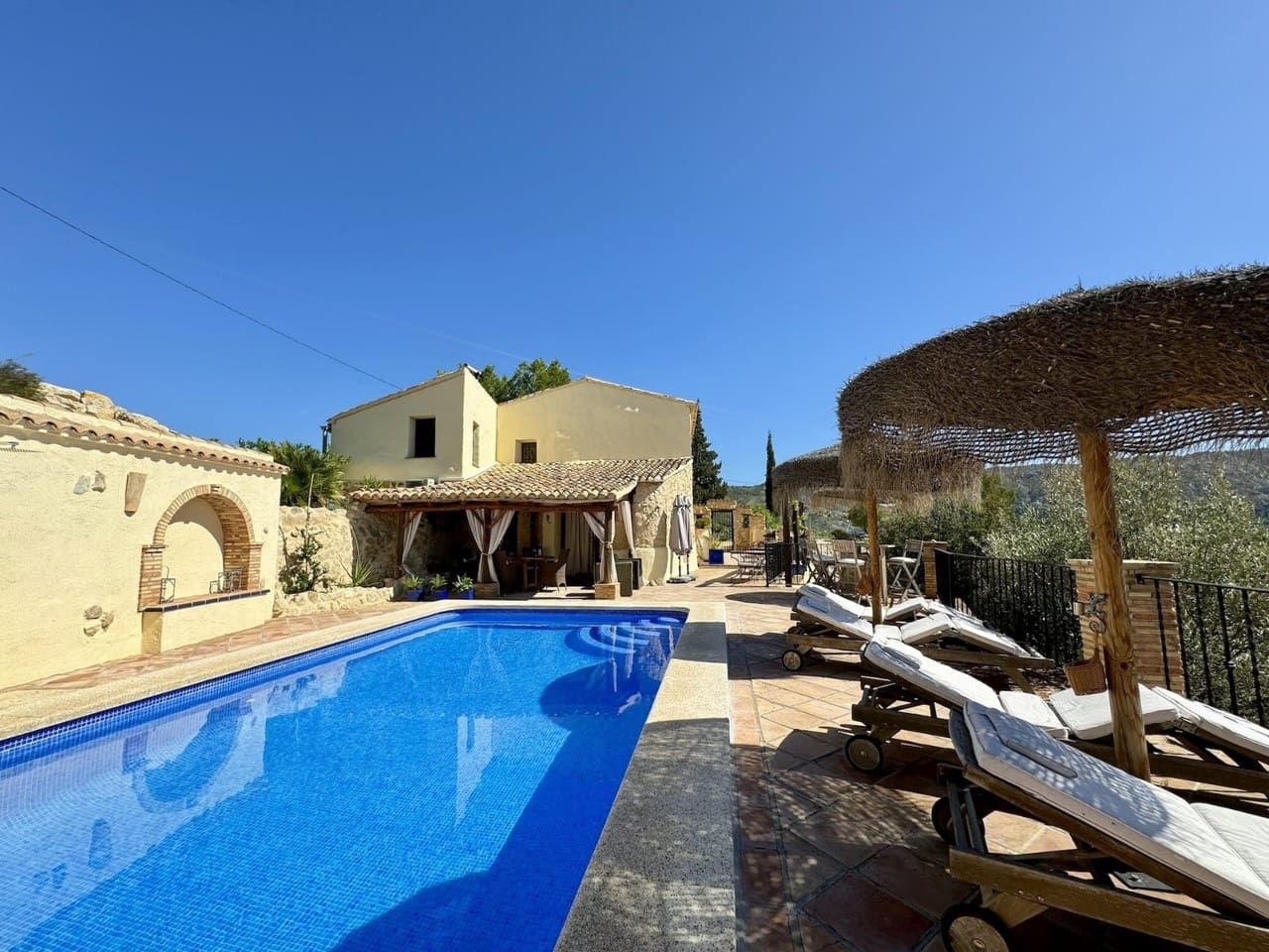 3 soveværelse Villa til salg i Relleu med swimmingpool - € 675.000 (Ref: 9816111)