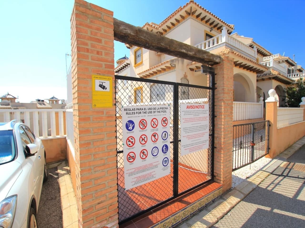 2 bedroom Townhouse for sale in Cabo Roig - € 235,000 (Ref: 9820221)