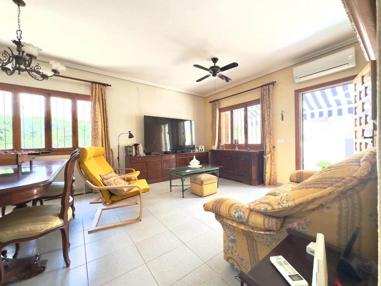 3 Zimmer Villa zu verkaufen in Orihuela Costa mit Pool Garage - 629.900 € (Ref: 9820434)