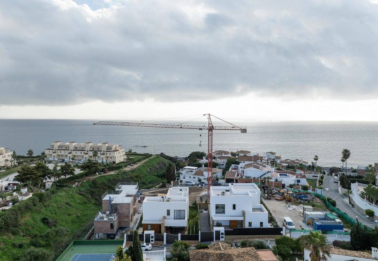 4 bedroom Villa for sale in Mijas with pool - € 1,675,000 (Ref: 9823134)