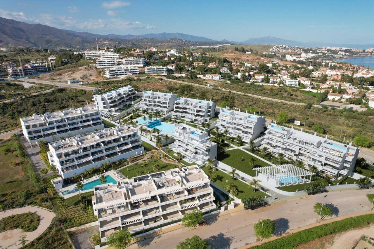 2 quarto Penthouse para venda em Estepona com piscina - 975 000 € (Ref: 9823137)