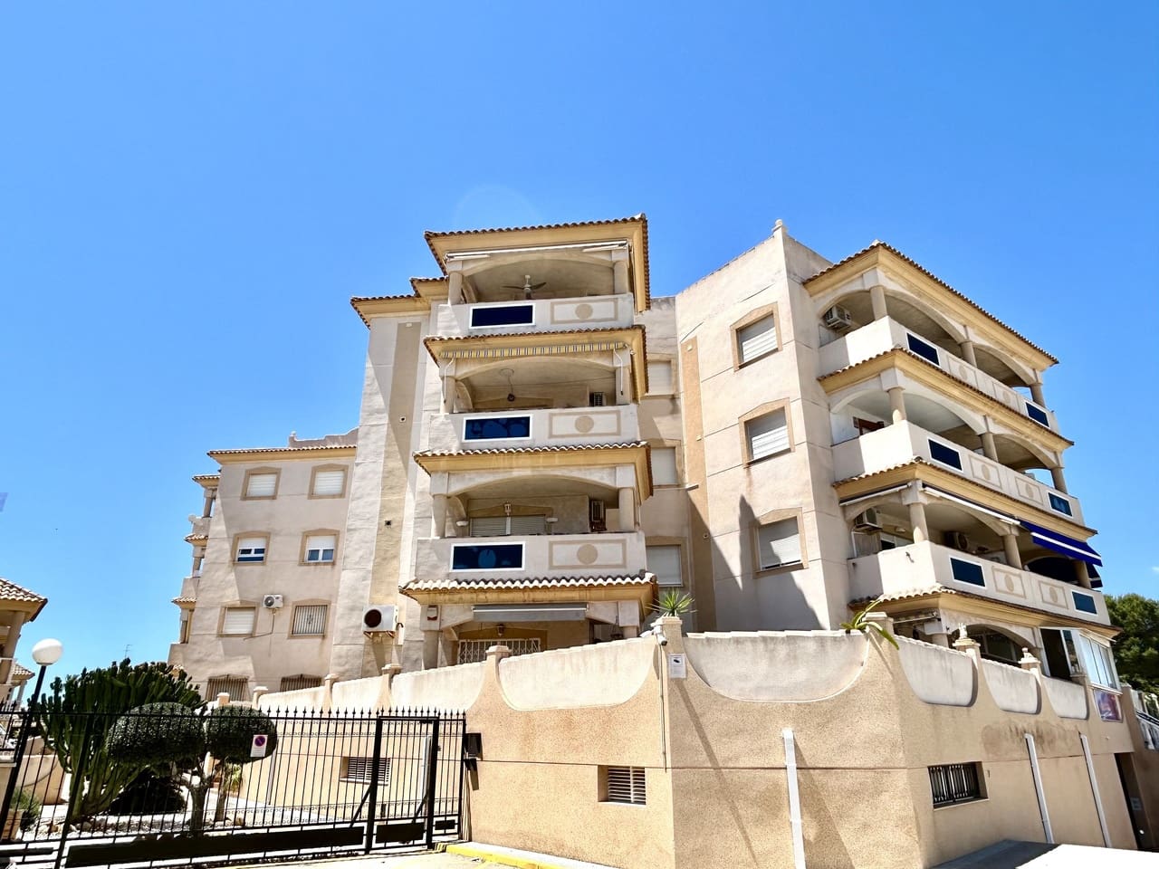 2 Zimmer Apartment zu verkaufen in La Zenia mit Pool - 175.000 € (Ref: 9827733)
