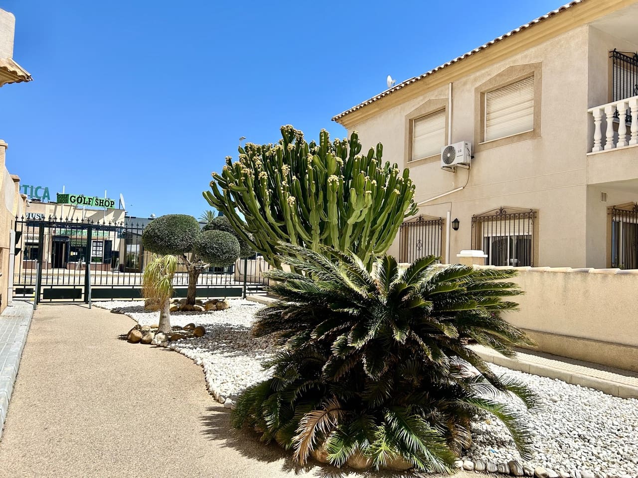 2 Zimmer Apartment zu verkaufen in La Zenia mit Pool - 175.000 € (Ref: 9827733)