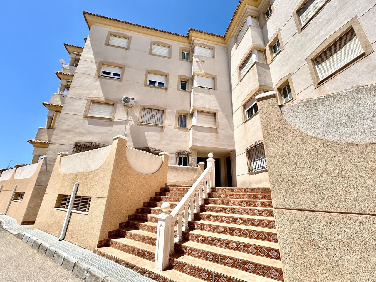 2 Zimmer Apartment zu verkaufen in La Zenia mit Pool - 175.000 € (Ref: 9827733)