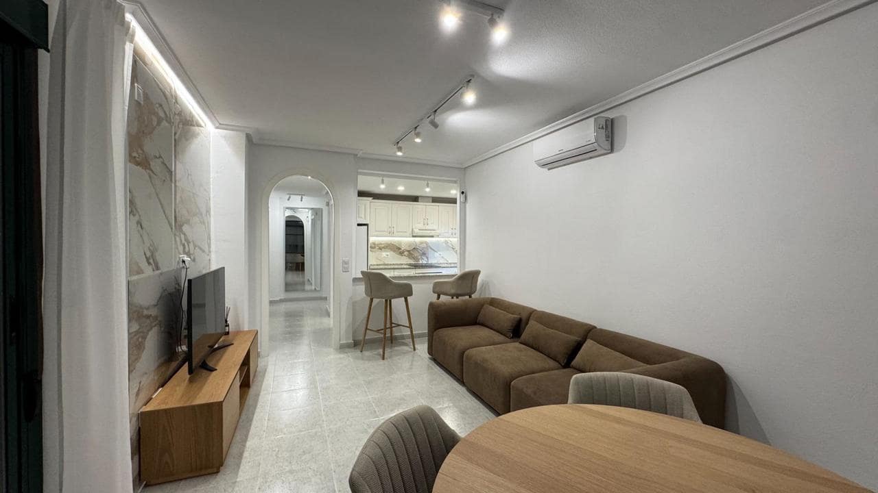 2 Zimmer Apartment zu verkaufen in Orihuela Costa mit Pool - 239.000 € (Ref: 9828828)