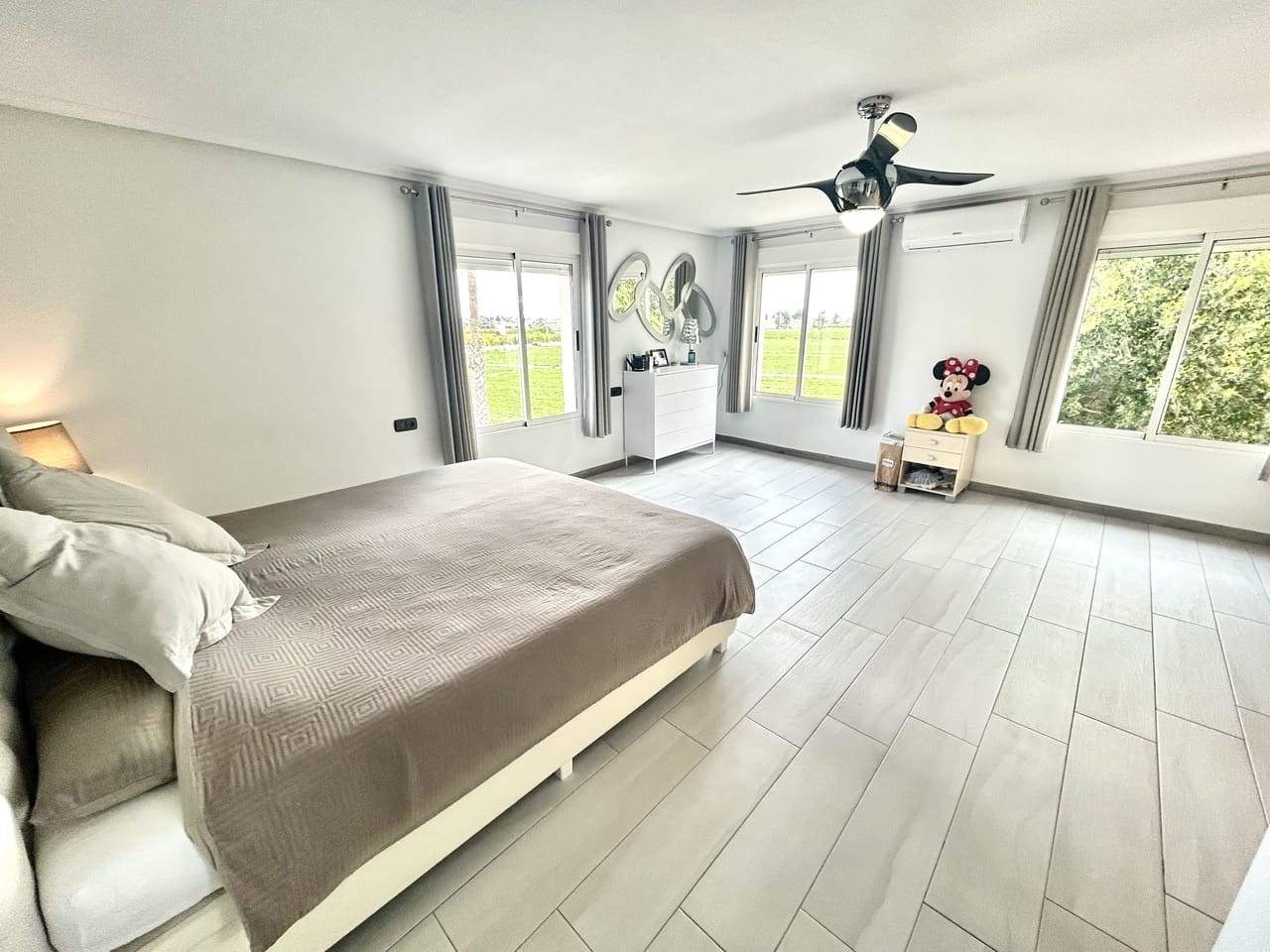 Chalet de 4 habitaciones en Catral en venta con piscina garaje - 549.000 € (Ref: 9829556)