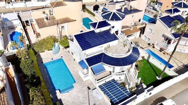4 soveværelse Villa til salg i Pinar de Campoverde, Pilar de la Horadada med swimmingpool garage - € 460.000 (Ref: 9829557)