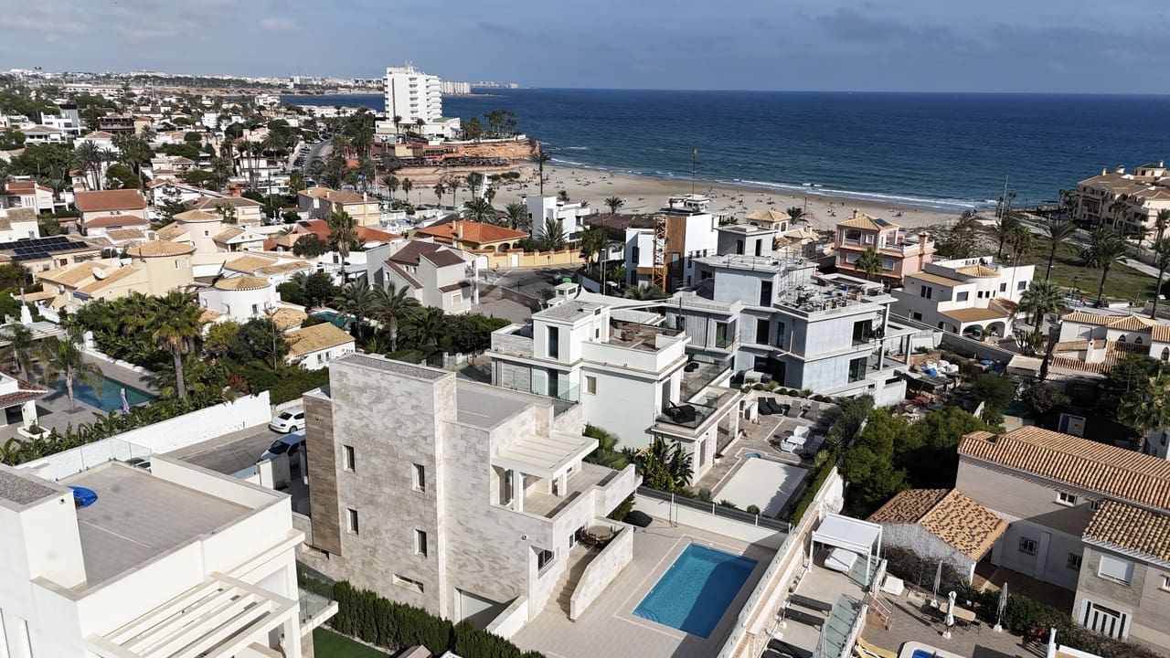5 bedroom Villa for sale in Orihuela Costa with pool garage - € 1,500,000 (Ref: 9831949)