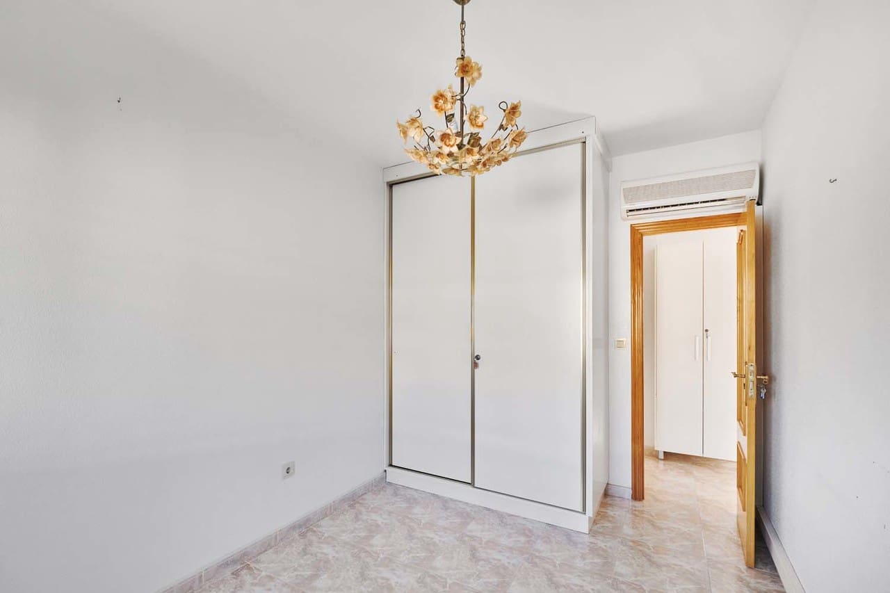 7 bedroom Villa for sale in Pinar de Campoverde with pool - € 550,000 (Ref: 9831951)