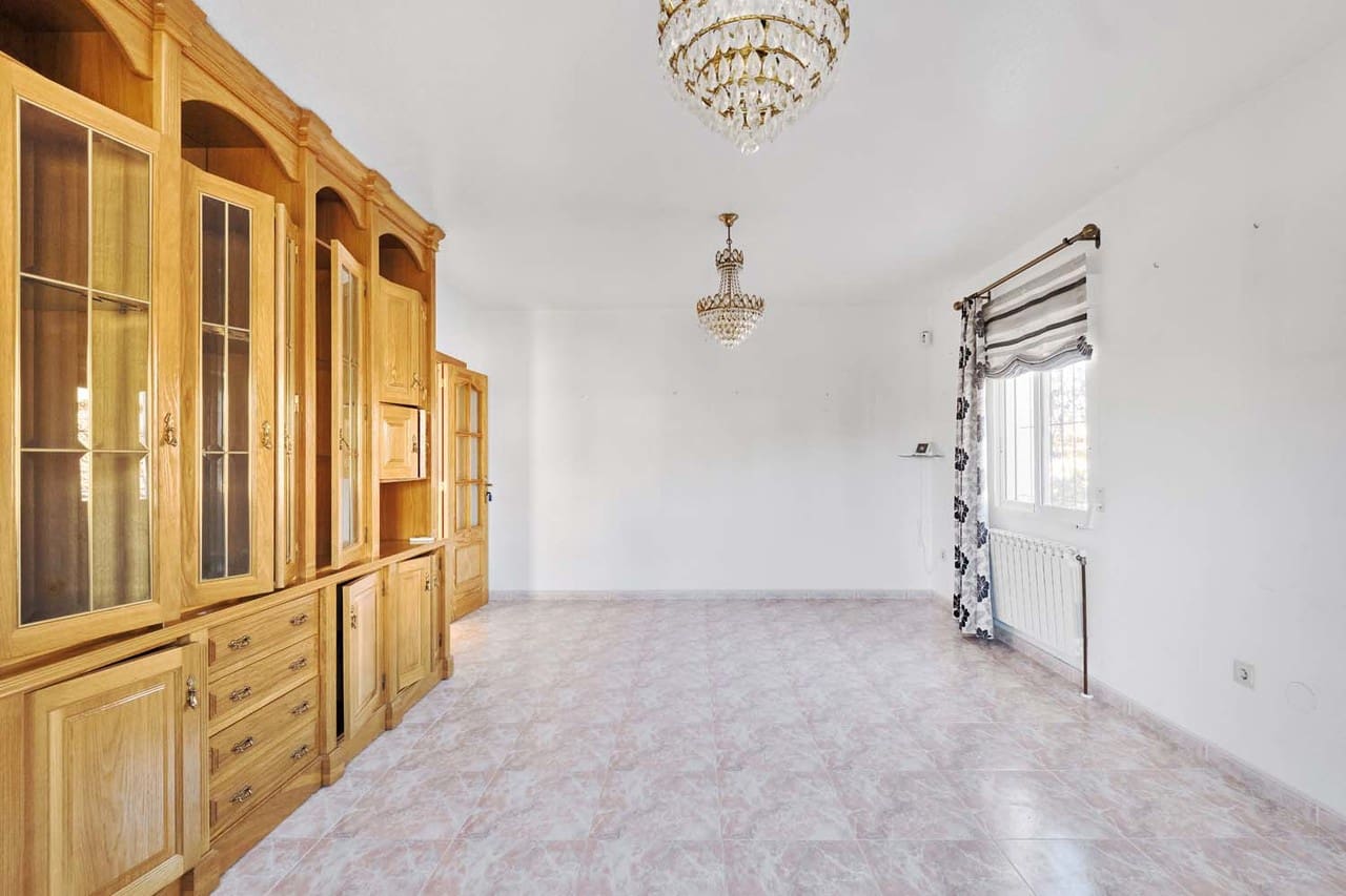 7 bedroom Villa for sale in Pinar de Campoverde with pool - € 550,000 (Ref: 9831951)
