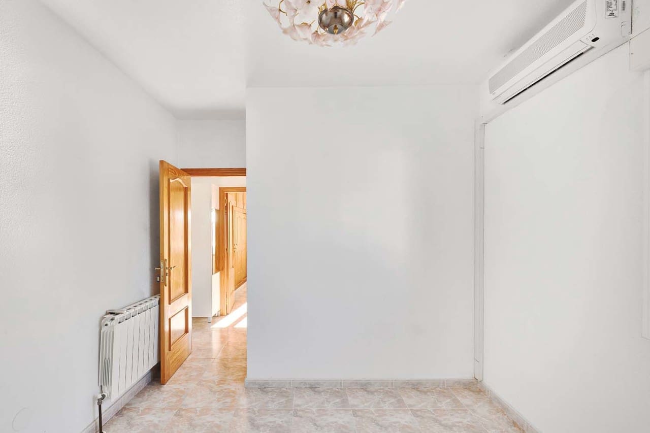 7 bedroom Villa for sale in Pinar de Campoverde with pool - € 550,000 (Ref: 9831951)
