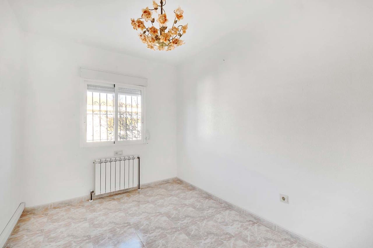 7 bedroom Villa for sale in Pinar de Campoverde with pool - € 550,000 (Ref: 9831951)