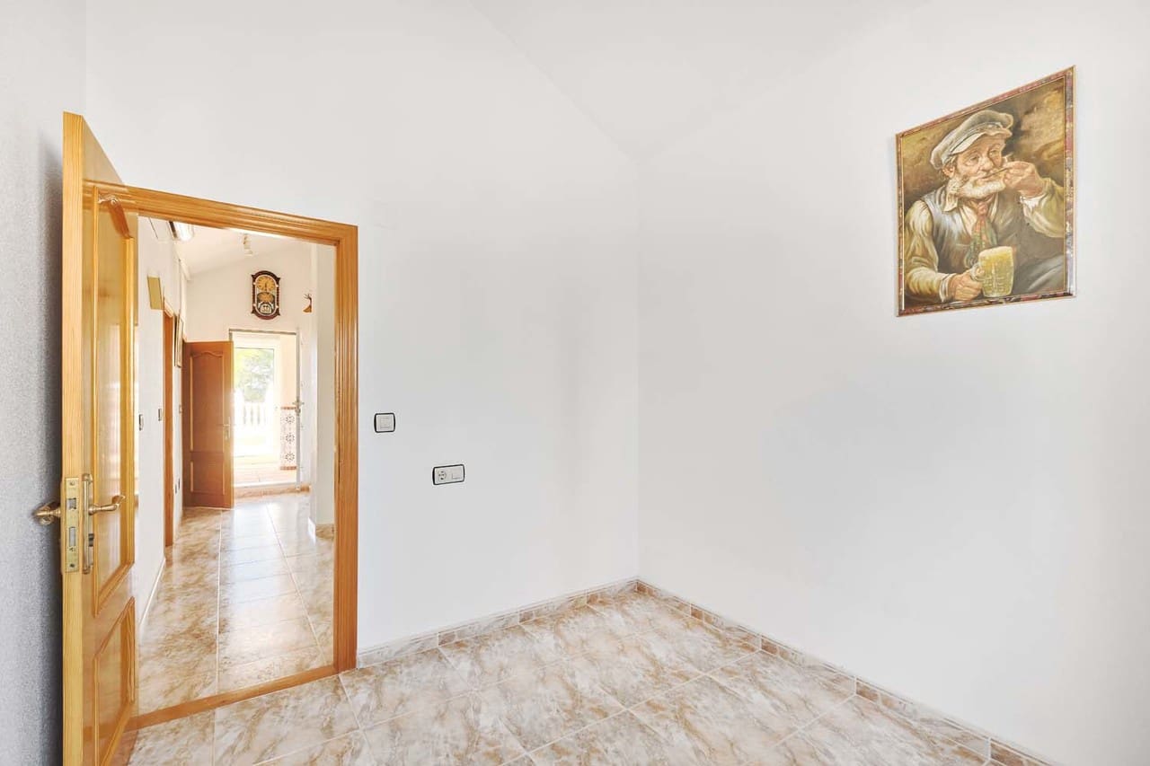 7 bedroom Villa for sale in Pinar de Campoverde with pool - € 550,000 (Ref: 9831951)