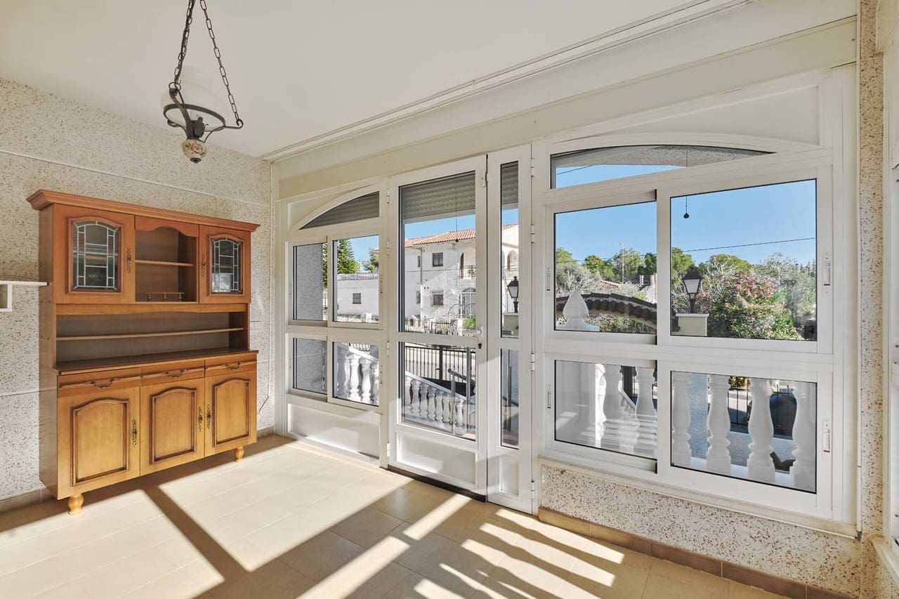 7 bedroom Villa for sale in Pinar de Campoverde with pool - € 550,000 (Ref: 9831951)