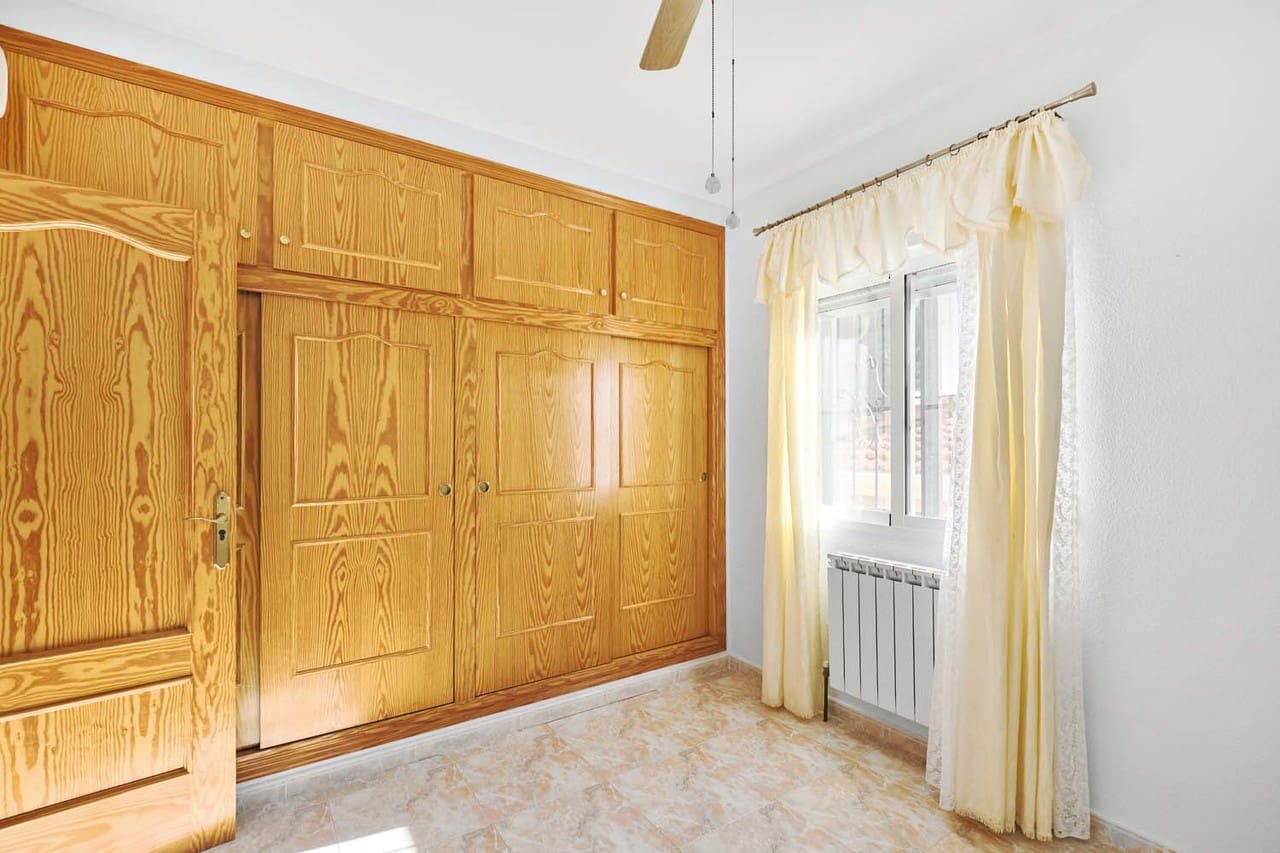7 bedroom Villa for sale in Pinar de Campoverde with pool - € 550,000 (Ref: 9831951)