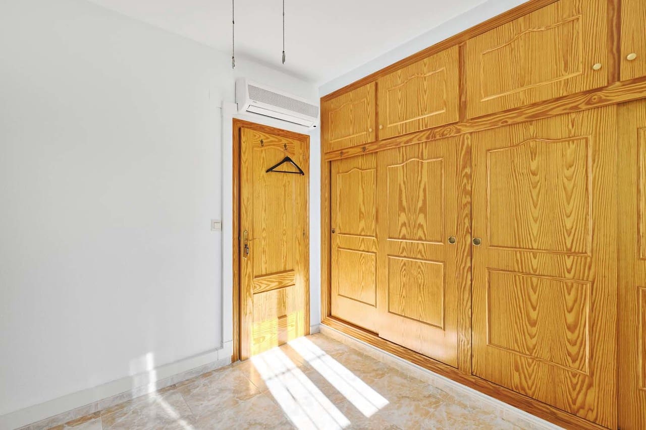 7 bedroom Villa for sale in Pinar de Campoverde with pool - € 550,000 (Ref: 9831951)