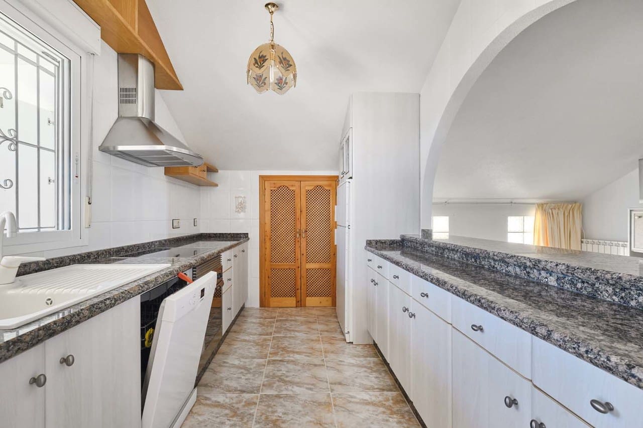 7 bedroom Villa for sale in Pinar de Campoverde with pool - € 550,000 (Ref: 9831951)