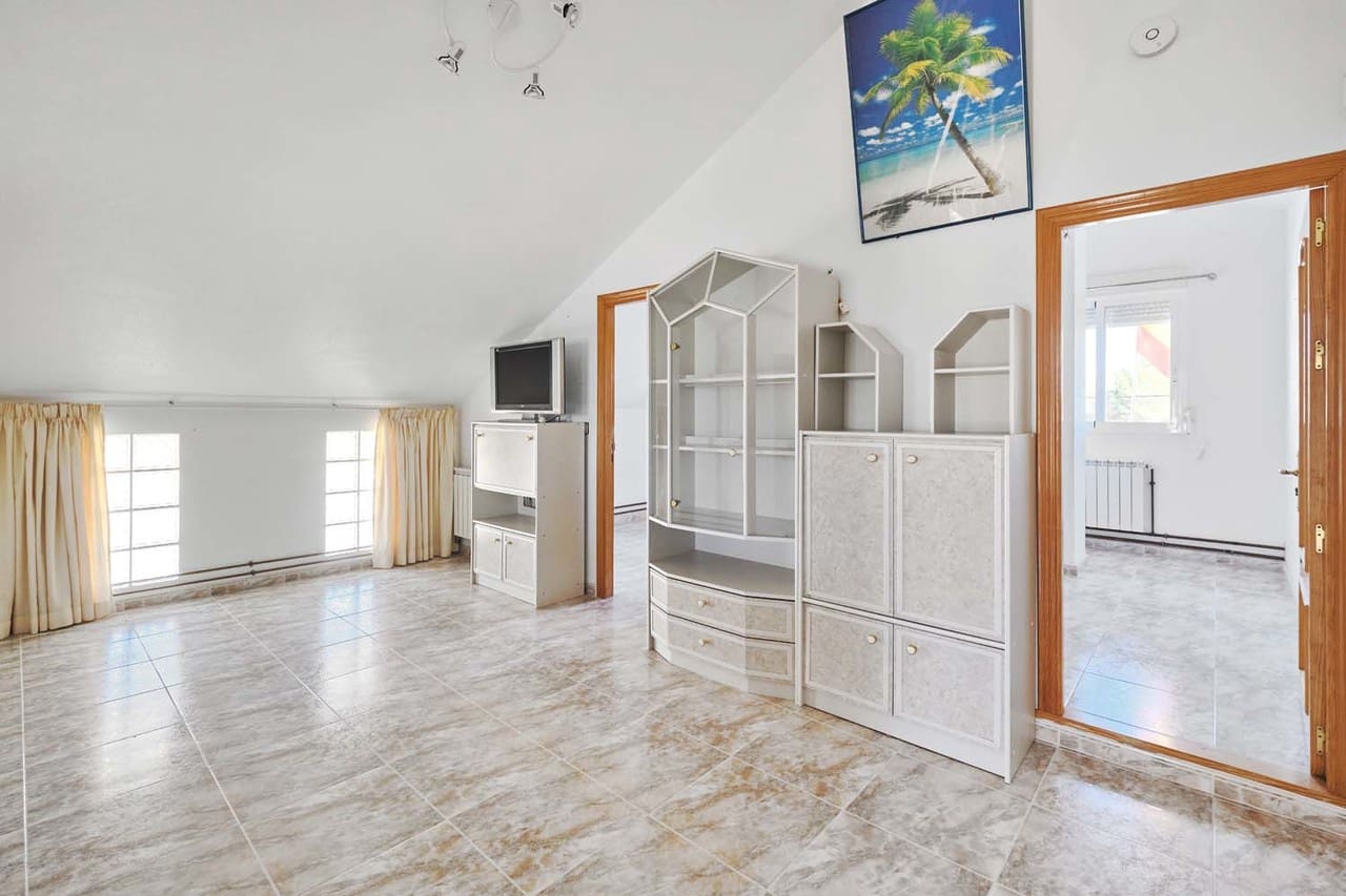 7 bedroom Villa for sale in Pinar de Campoverde with pool - € 550,000 (Ref: 9831951)