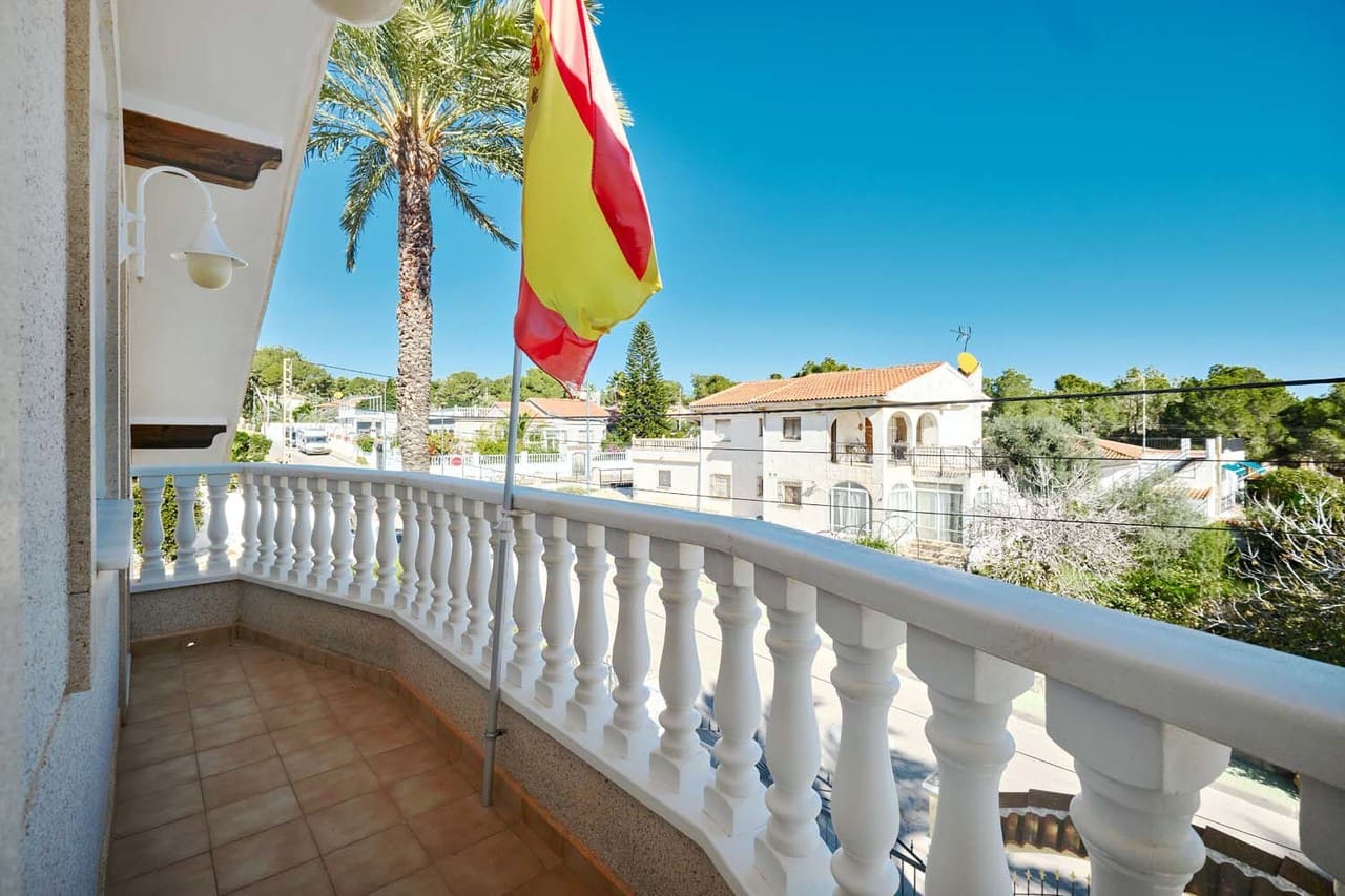 7 bedroom Villa for sale in Pinar de Campoverde with pool - € 550,000 (Ref: 9831951)