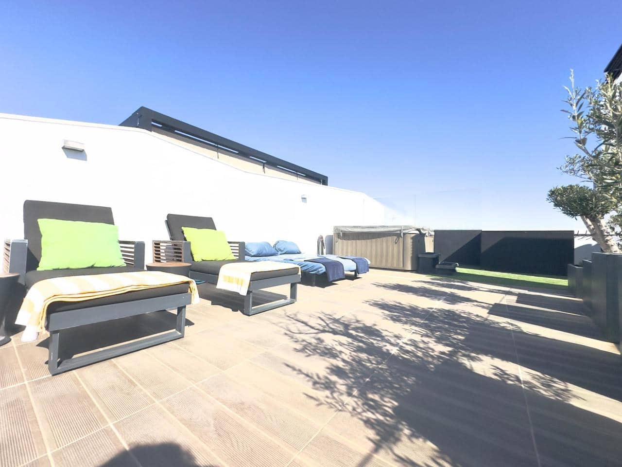 3 makuuhuone Kattohuoneisto myytävänä paikassa Orihuela Costa mukana uima-altaan - 639 000 € (Ref: 9832269)
