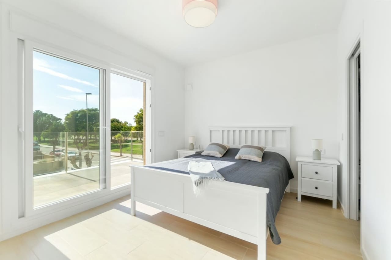 Chalet de 3 habitaciones en Pilar de la Horadada en venta - 424.950 € (Ref: 9832271)