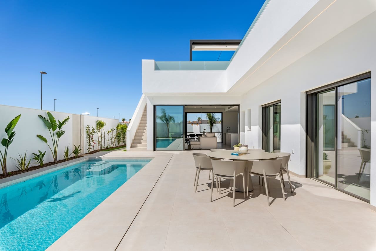 3 soveværelse Villa til salg i Los Alcazares med swimmingpool garage - € 689.900 (Ref: 9832847)