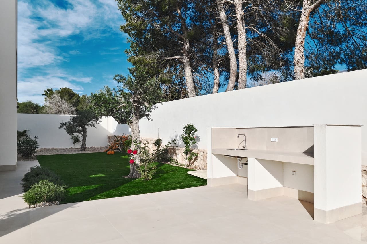 3 soverom Villa til salgs i Orihuela Costa med svømmebasseng garasje - € 760 000 (Ref: 9832849)