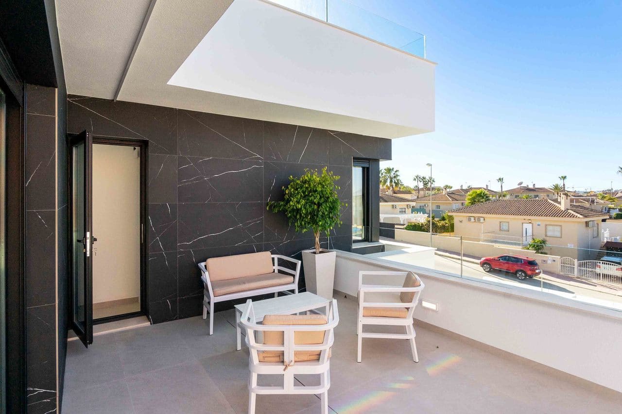 3 slaapkamer Villa te koop in Ciudad Quesada met zwembad - € 549.000 (Ref: 9832850)