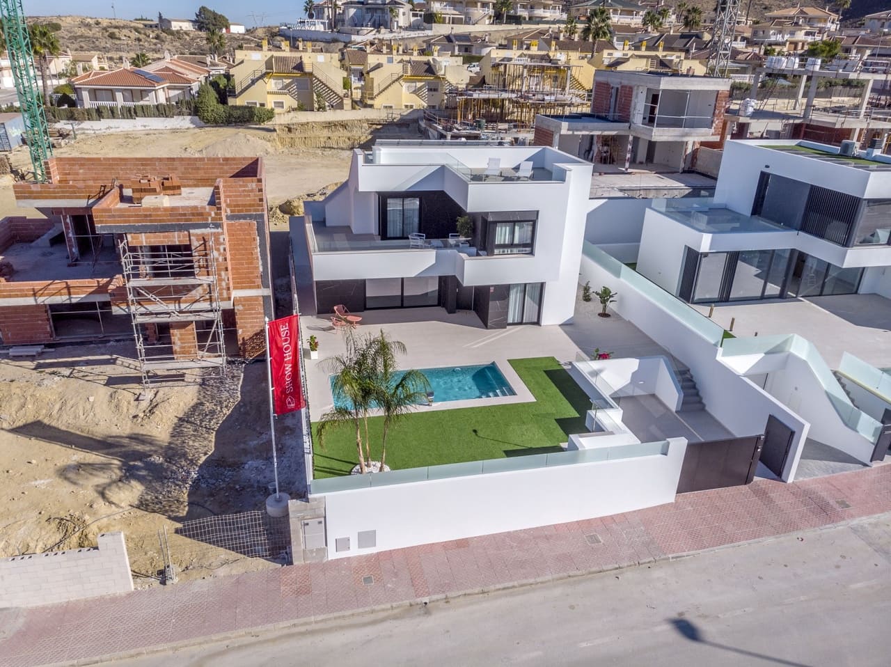 3 slaapkamer Villa te koop in Ciudad Quesada met zwembad - € 549.000 (Ref: 9832850)
