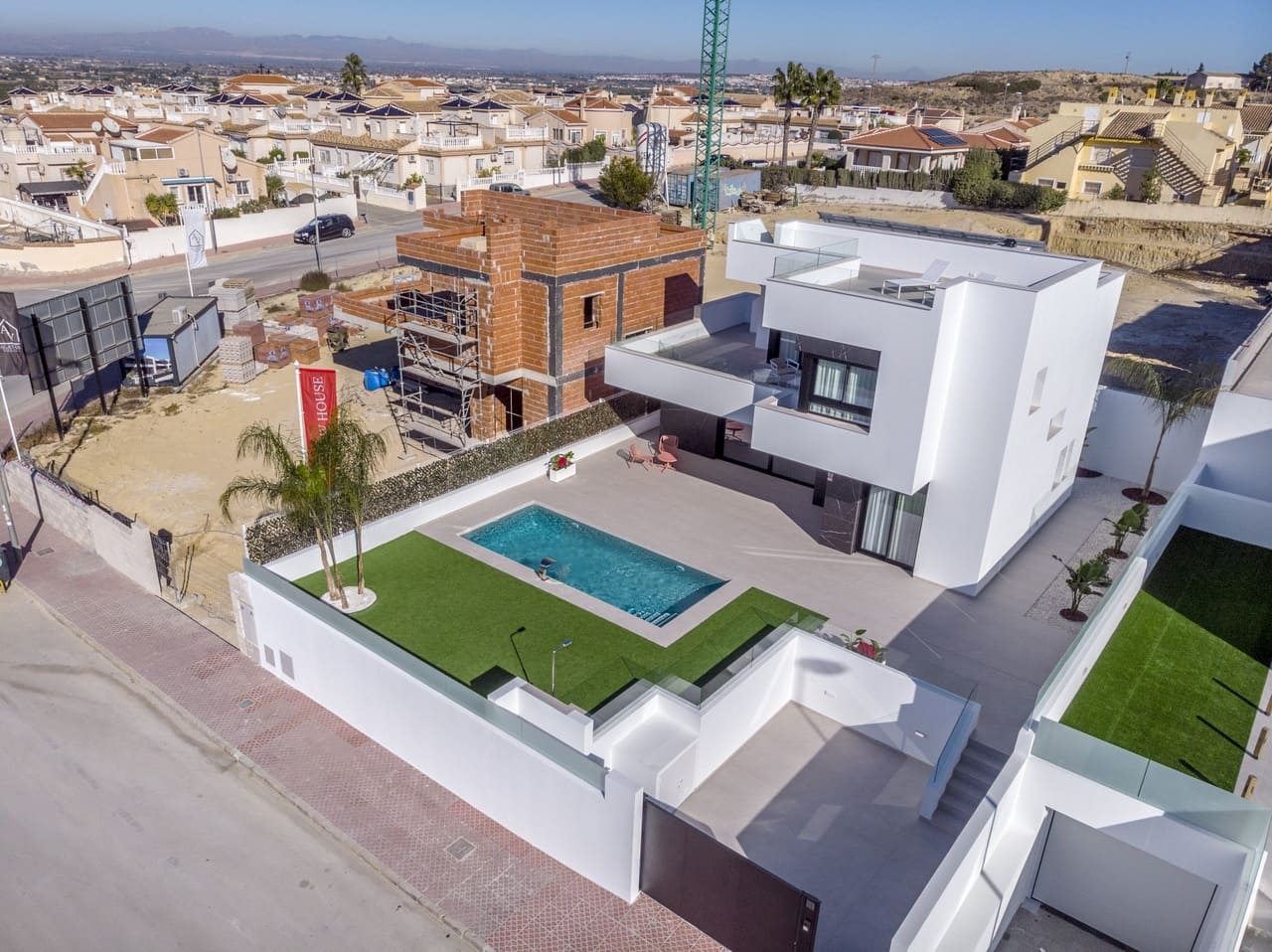 3 slaapkamer Villa te koop in Ciudad Quesada met zwembad - € 549.000 (Ref: 9832850)