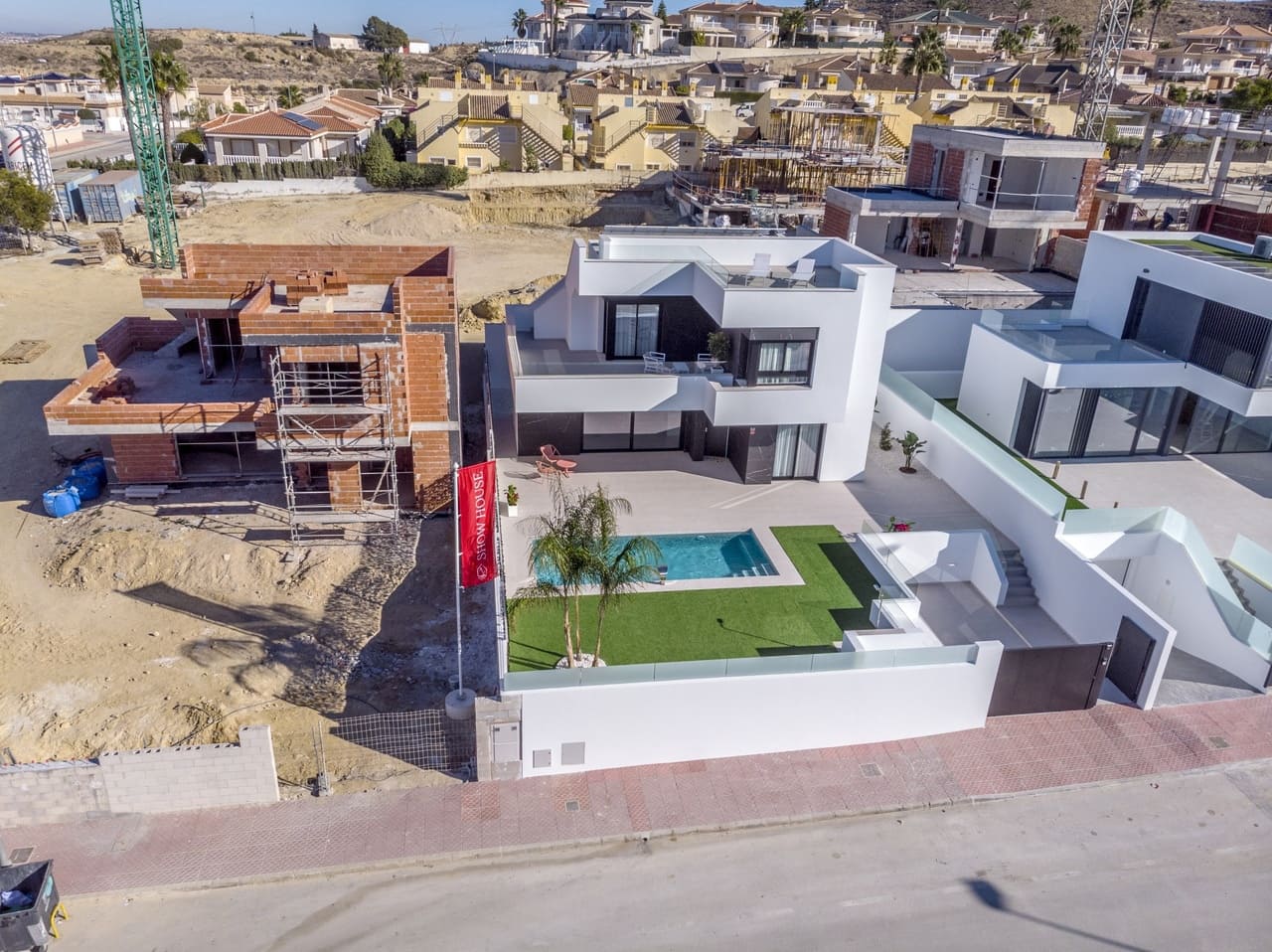3 slaapkamer Villa te koop in Ciudad Quesada met zwembad - € 549.000 (Ref: 9832850)