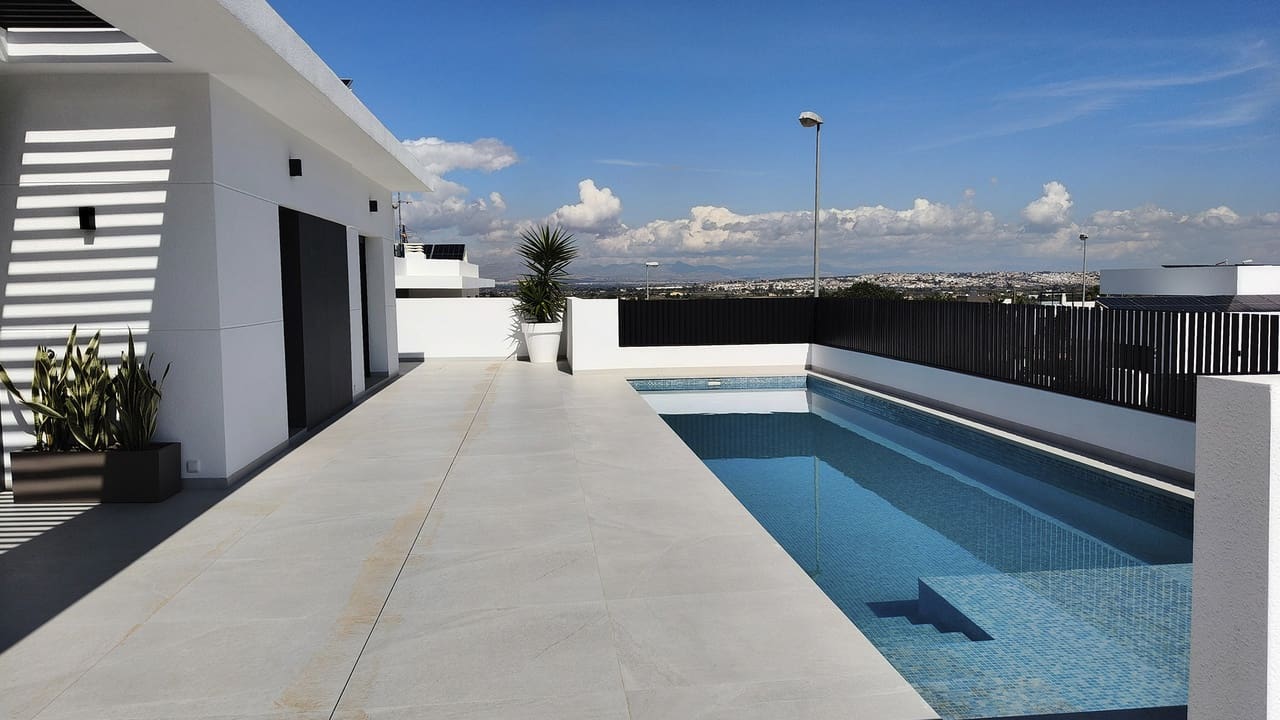 4 Zimmer Villa zu verkaufen in Ciudad Quesada mit Pool - 788.750 € (Ref: 9832851)