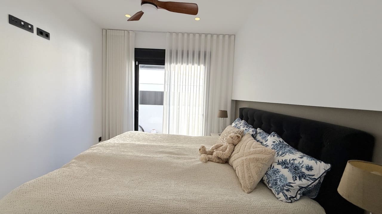 3 slaapkamer Bungalow te koop in Pilar de la Horadada met zwembad - € 399.000 (Ref: 9833957)