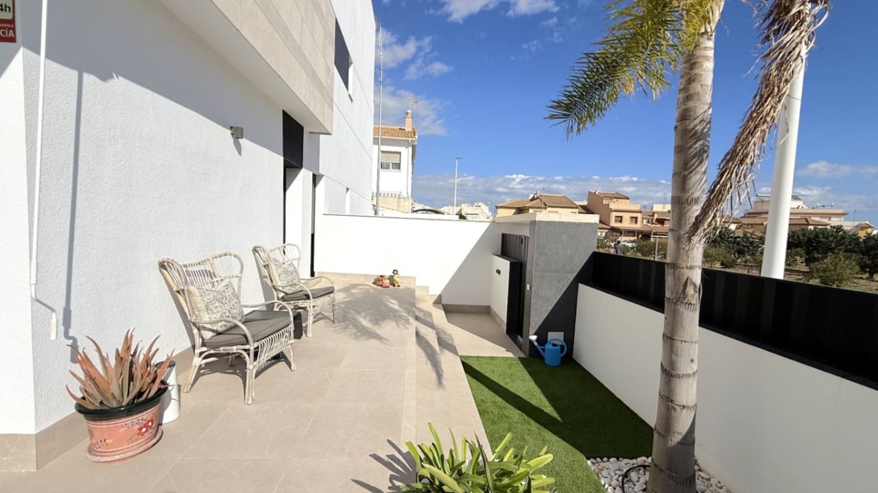 3 slaapkamer Bungalow te koop in Pilar de la Horadada met zwembad - € 399.000 (Ref: 9833957)
