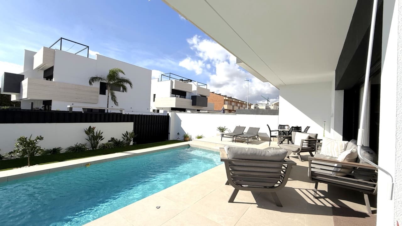 3 slaapkamer Bungalow te koop in Pilar de la Horadada met zwembad - € 399.000 (Ref: 9833957)
