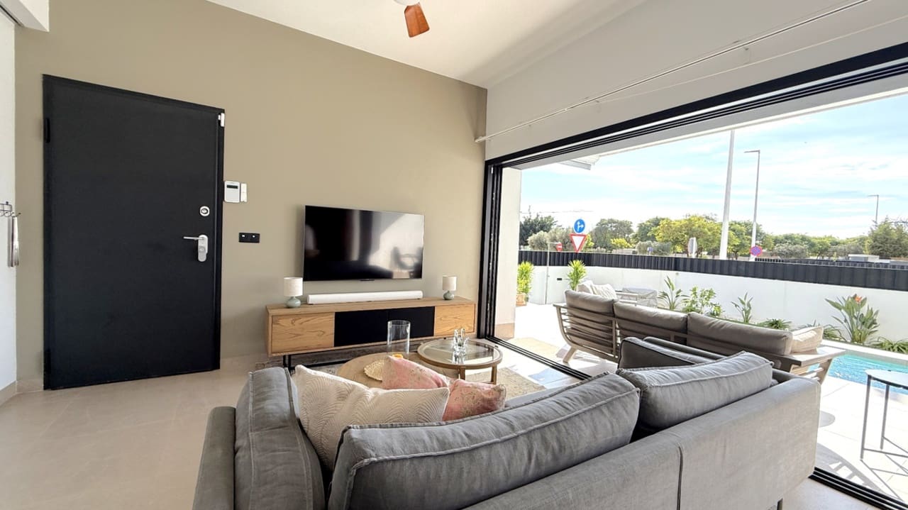 3 slaapkamer Bungalow te koop in Pilar de la Horadada met zwembad - € 399.000 (Ref: 9833957)