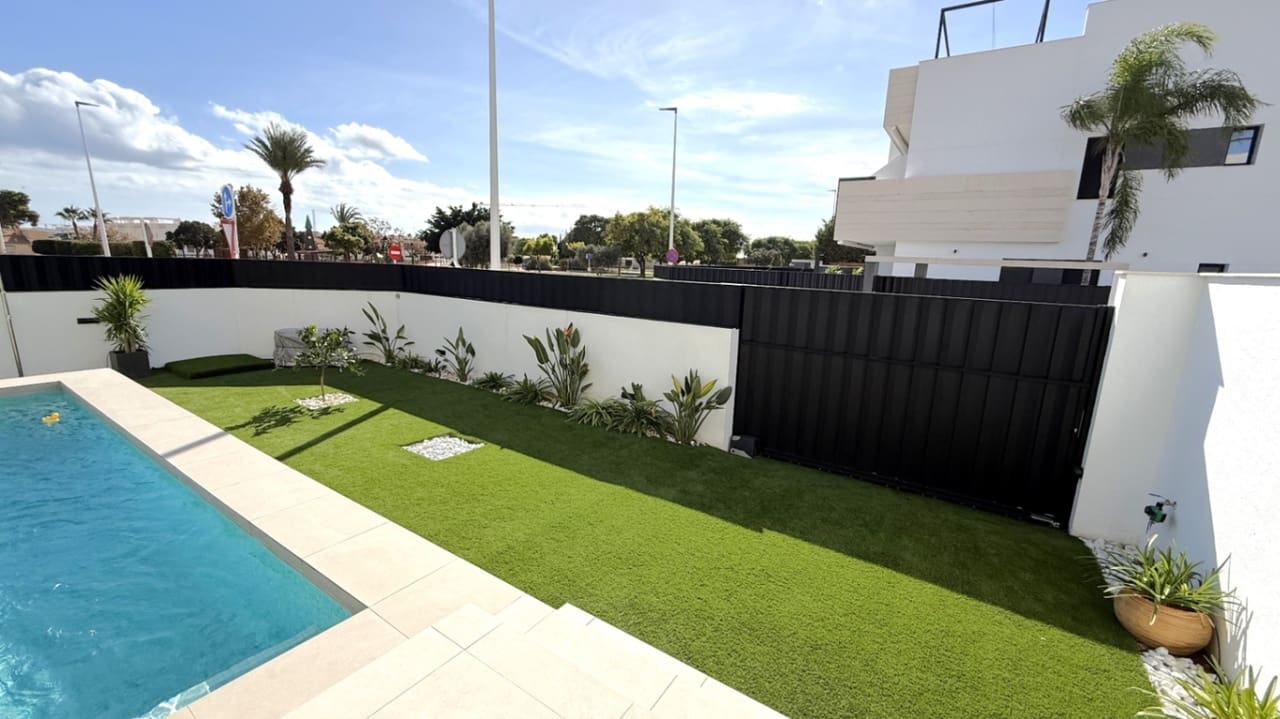 3 slaapkamer Bungalow te koop in Pilar de la Horadada met zwembad - € 399.000 (Ref: 9833957)