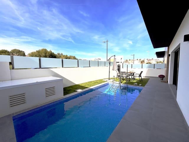 2 soveværelse Villa til salg i Villamartin, Orihuela med swimmingpool garage - € 434.950 (Ref: 9836836)
