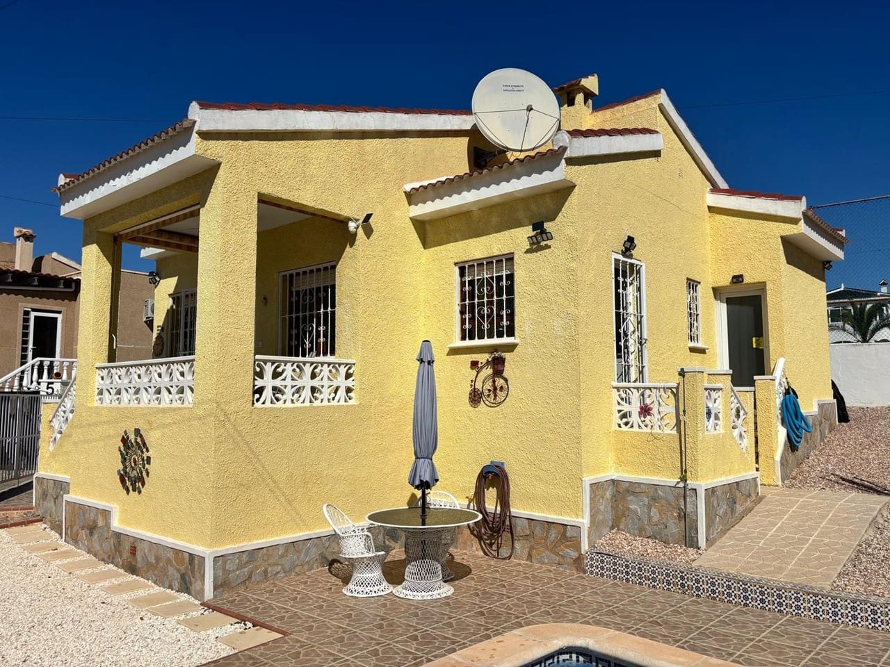 2 slaapkamer Villa te koop in Ciudad Quesada met zwembad - € 210.000 (Ref: 9849743)