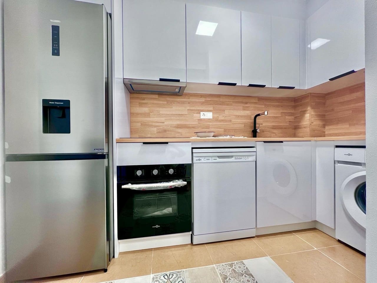 2 bedroom Apartment for sale in Torrevieja - € 199,700 (Ref: 9850975)