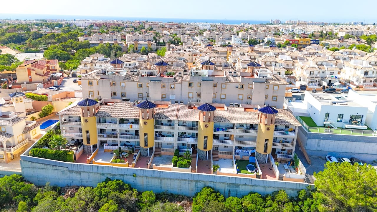 2 bedroom Apartment for sale in Cabo Roig with pool garage - € 135,000 (Ref: 9854381)